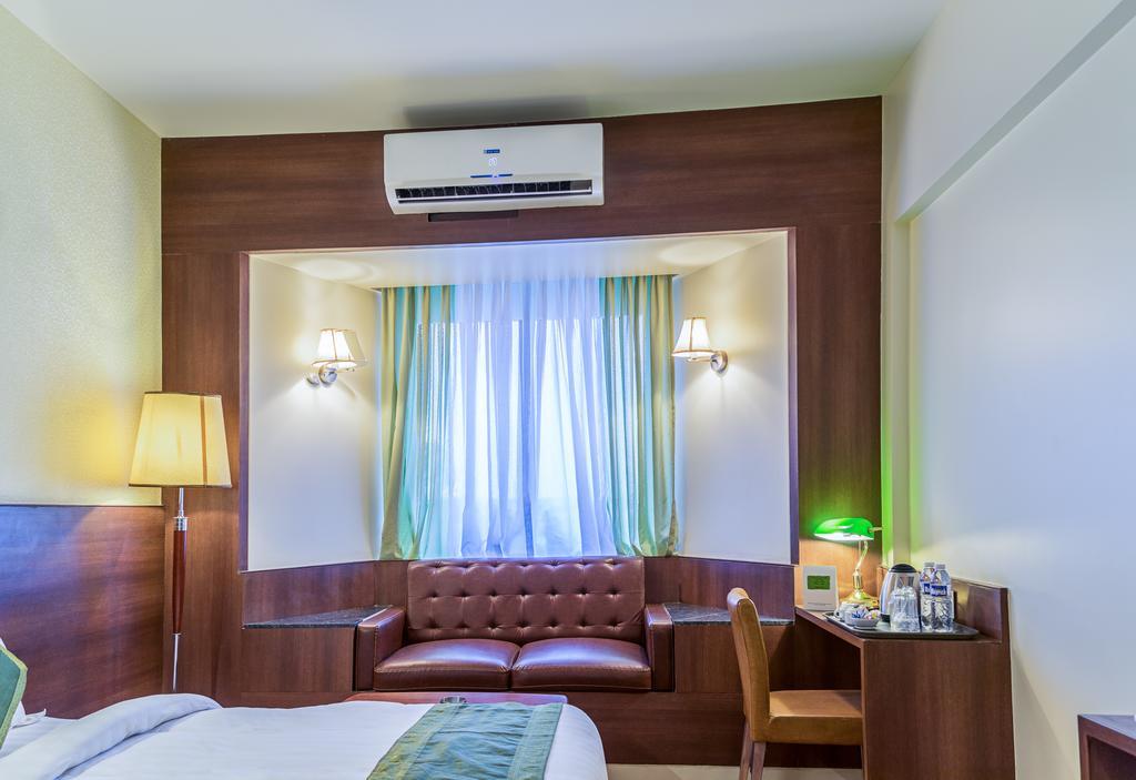 特雷布特莱斯特格兰德翡翠酒店 Pimpri-Chinchwad 外观 照片